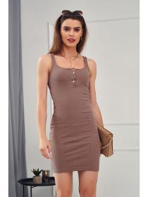 Fitted dress with a buttoned cappuccino neckline TG512