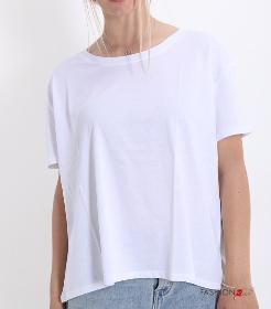 Basic white t-shirt