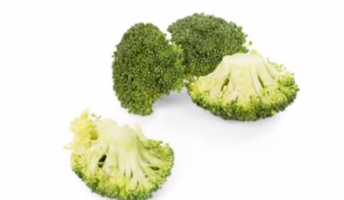 Broccoli florets, medium 2-4 cm.