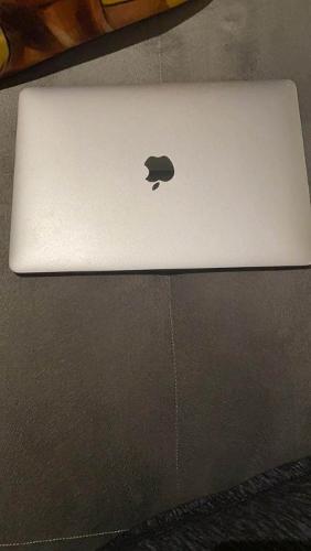 refurbished A grade Apple Macbook laptops