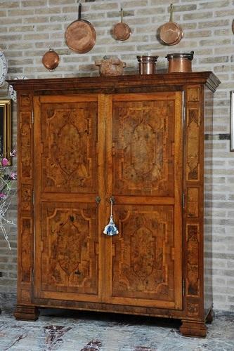 EARLY 17TH CENTURY LOMBARD-VENETIAN STYLE INLAID CUPBOARD IN