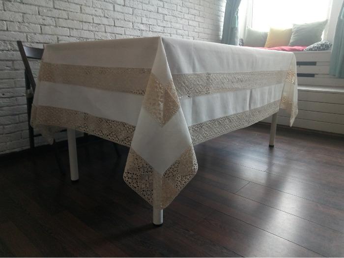 Bleached linen  tablecloth with  2 rows of lace