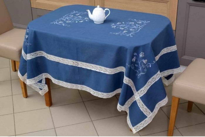 Embroidered tablecloth made of  100% flax.