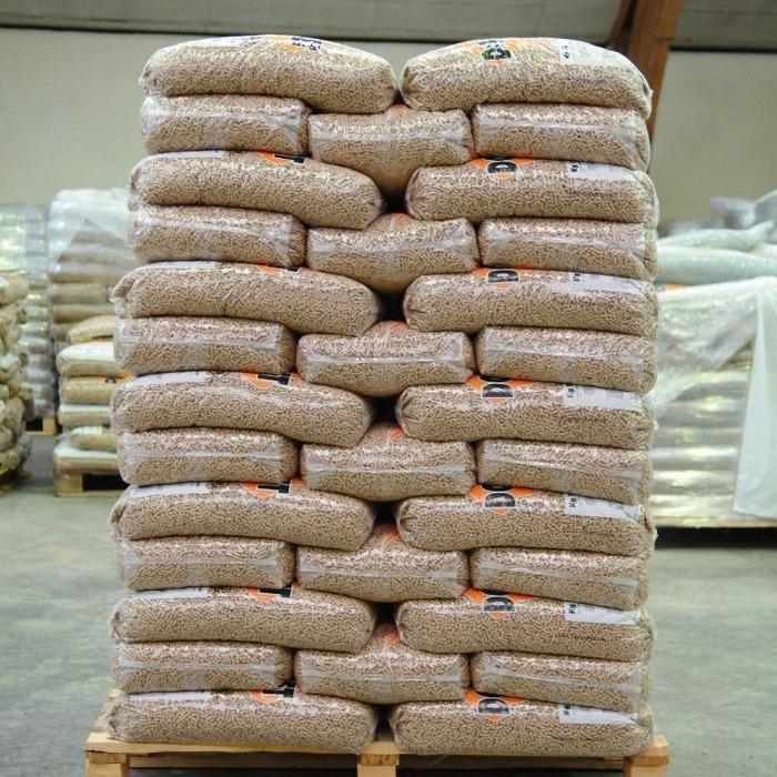 EN plus-A1 6mm/8mm Fir, Pine, Beech wood pellets in 15kg bag
