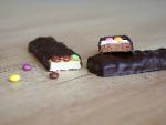 HIGH PROTEIN BAR WITH CHOCOLATE CANDIES