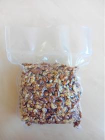 Light quarters and eights walnut kernels in 500g