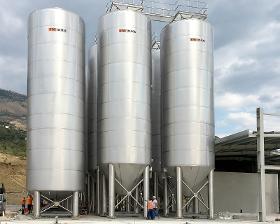 Cylindro-conical fermentation and storage tanks