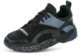 Men's sports shoes in black and grey