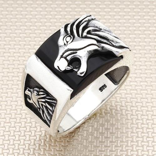 925 sterling silver ring with lion and onyx