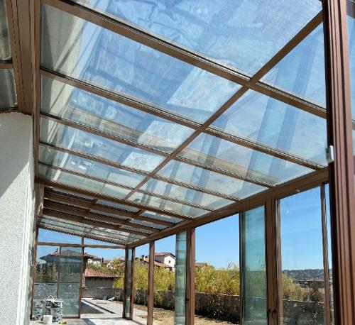 Systèmes de plafonds vitrés ouvrants en aluminium