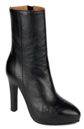 High heeled boot in leather