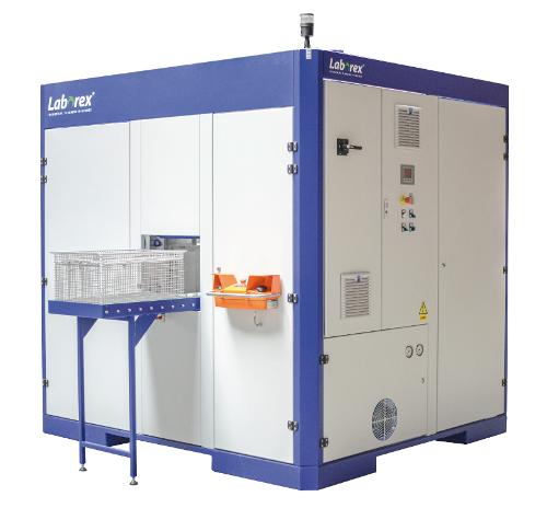 Combined spray-immersion cleaning systems: cleaning complex parts